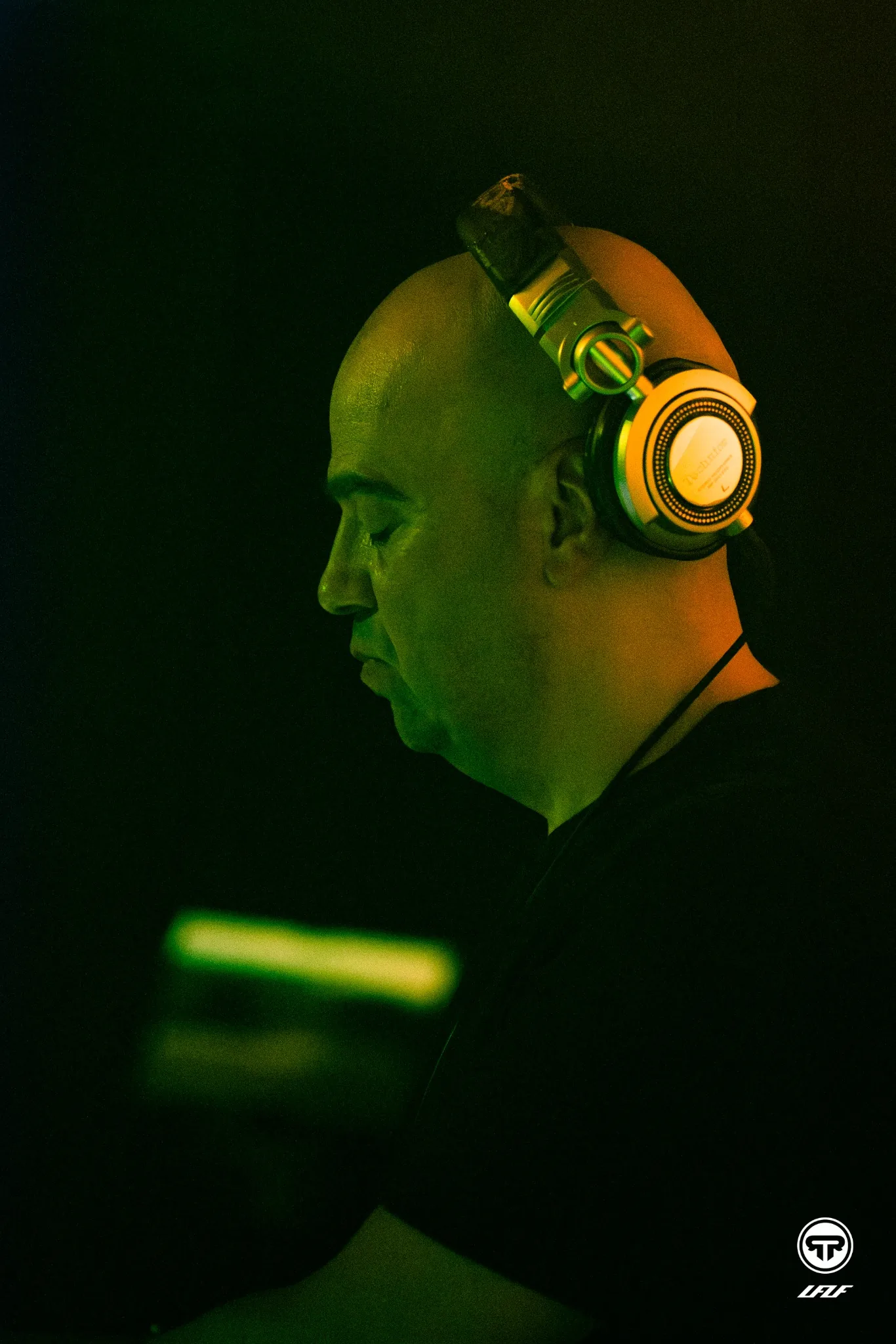 DJ